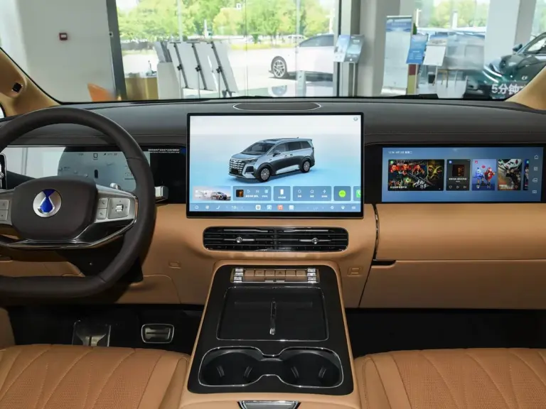 DENZA D9 DM-i Interior