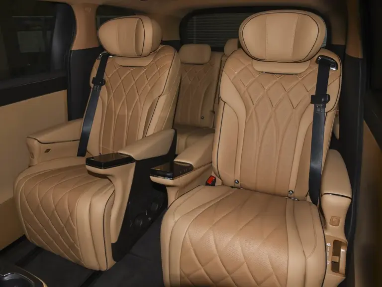 DENZA D9 DM-i Interior