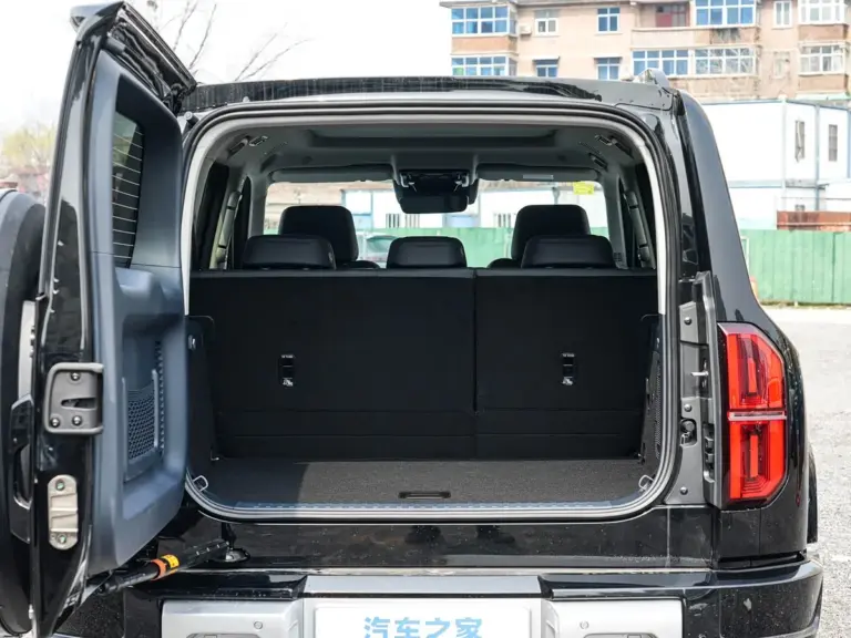 Fangchengbao 5 Interior