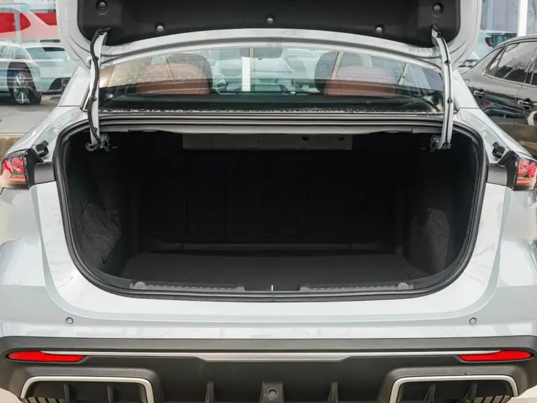 Geely Galaxy L6 Interior