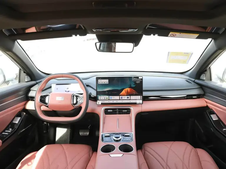 Geely Galaxy L6 Interior