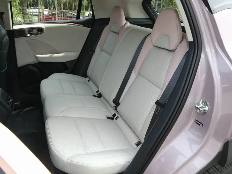 Lynk & Co 06 Interior